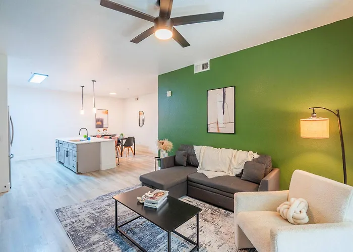 Westgate Escape Pool Gym & Walk To Stadium Apartment Glendale