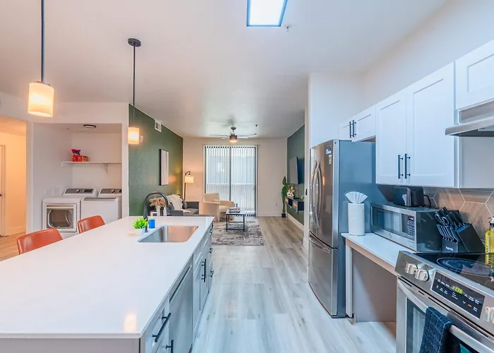 Westgate Escape Pool Gym & Walk To Stadium Apartment Glendale