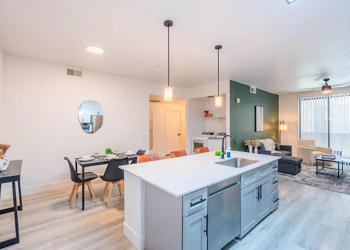 Westgate Escape Pool Gym & Walk To Stadium Apartment